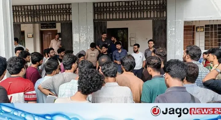 পাবিপ্রবির স্থাপত্য বিভাগের চেয়ারম্যানের পদত্যাগ দাবিতে বিভাগে তালা