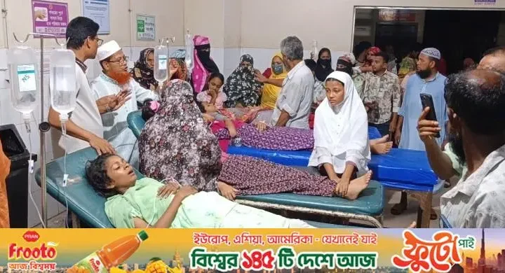 বিদেশ থেকে বাবার আনা আখরোট দিলো সহপাঠীদের, খেয়ে হাসপাতালে ৭ ছাত্রী