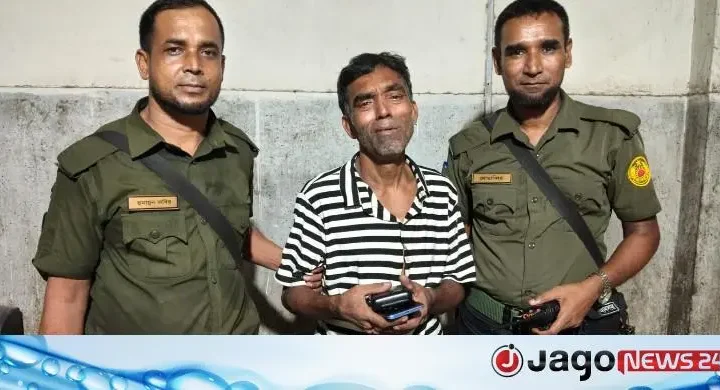 সন্দেহ হওয়ায় তল্লাশি, ঢামেকে মিললো চুরি করা মোবাইল-পাওয়ার ব্যাংক