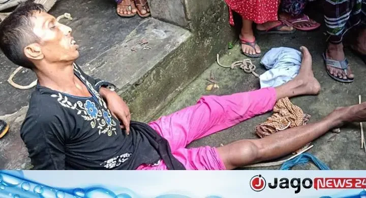 বোরকা পরে চুরির অভিযোগ, ধরে ফেলে যুবককে রাতভর নির্যাতন