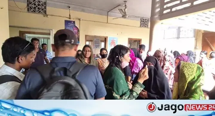 ভাতার অর্ধেক টাকা দেওয়ার প্রতিবাদে প্রশিক্ষণার্থীদের বিক্ষোভ