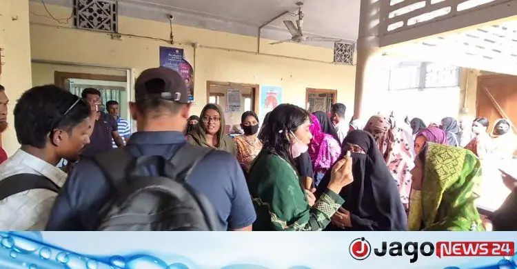 ভাতার অর্ধেক টাকা দেওয়ার প্রতিবাদে প্রশিক্ষণার্থীদের বিক্ষোভ